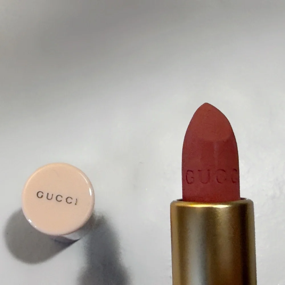 GUCCI Matte Lipstick 208 They Met in Argentina Rouge à Lèvres Mat Lipstick